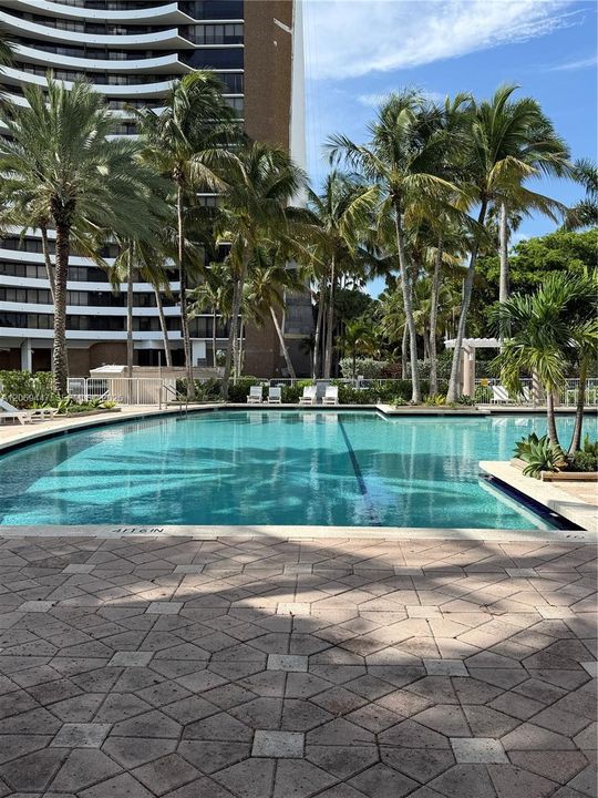 For Rent: $3,500 (1 beds, 1 baths, 1042 Square Feet)