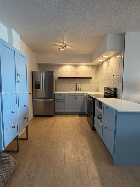 For Rent: $3,500 (1 beds, 1 baths, 1042 Square Feet)