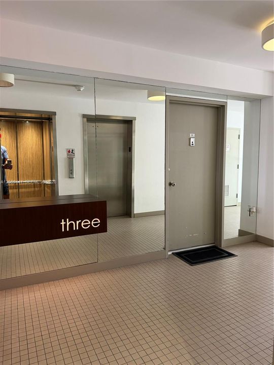 For Rent: $3,500 (1 beds, 1 baths, 1042 Square Feet)