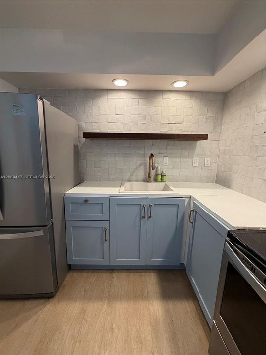 For Rent: $3,500 (1 beds, 1 baths, 1042 Square Feet)