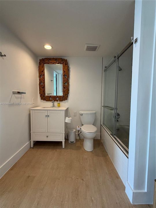 For Rent: $3,500 (1 beds, 1 baths, 1042 Square Feet)
