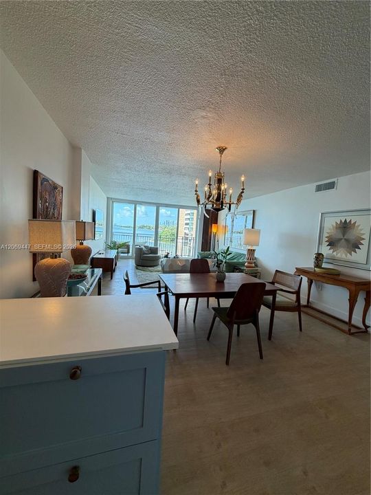 For Rent: $3,500 (1 beds, 1 baths, 1042 Square Feet)