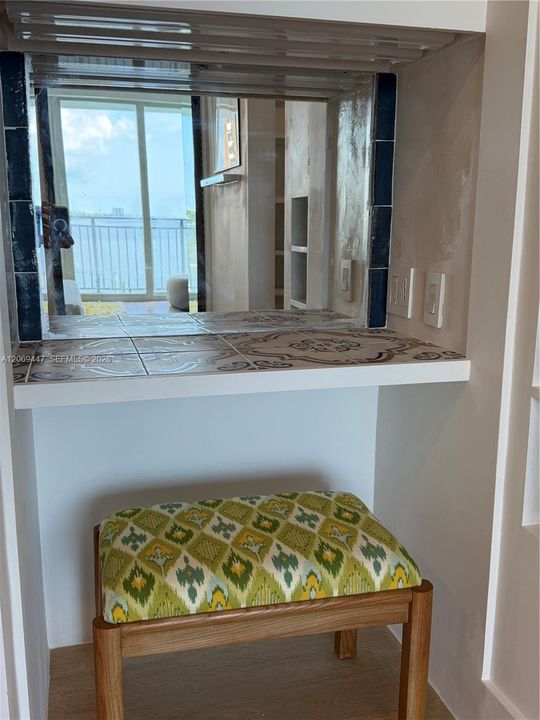 For Rent: $3,500 (1 beds, 1 baths, 1042 Square Feet)