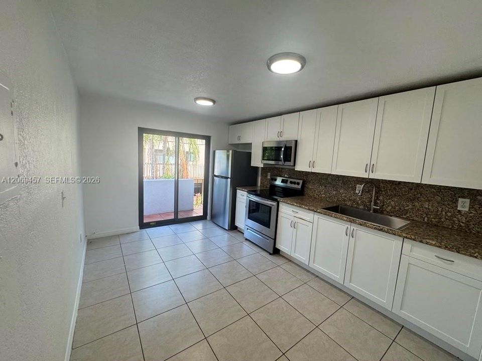 出租: $2,400 (2 贝兹, 1 浴室, 1600 平方英尺)
