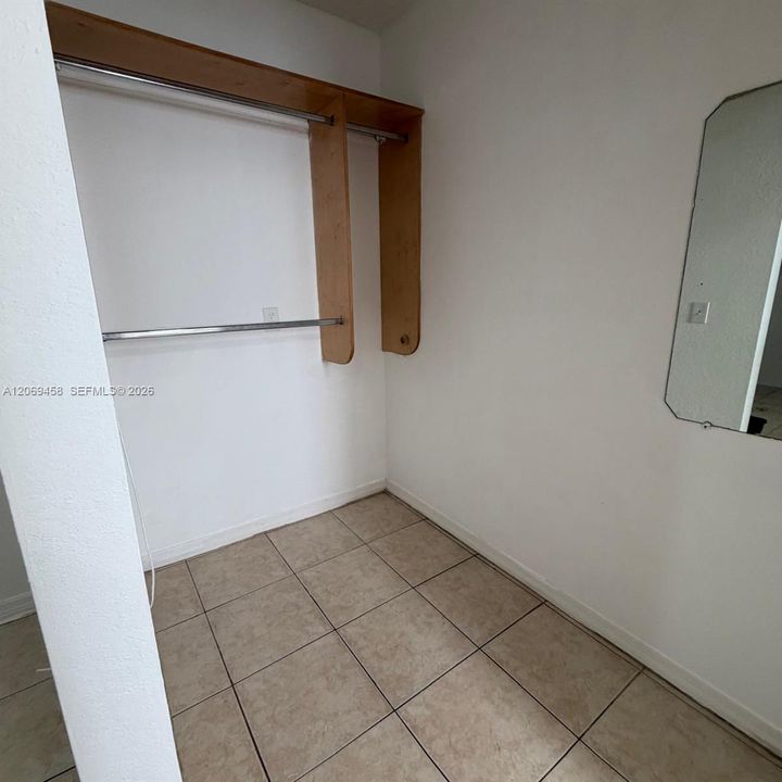 Active With Contract: $1,375 (1 beds, 1 baths, 465 Square Feet)