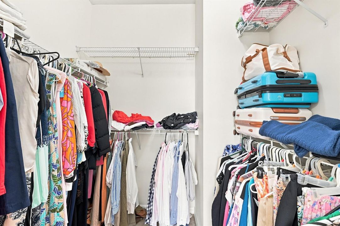 16_walk-in closet