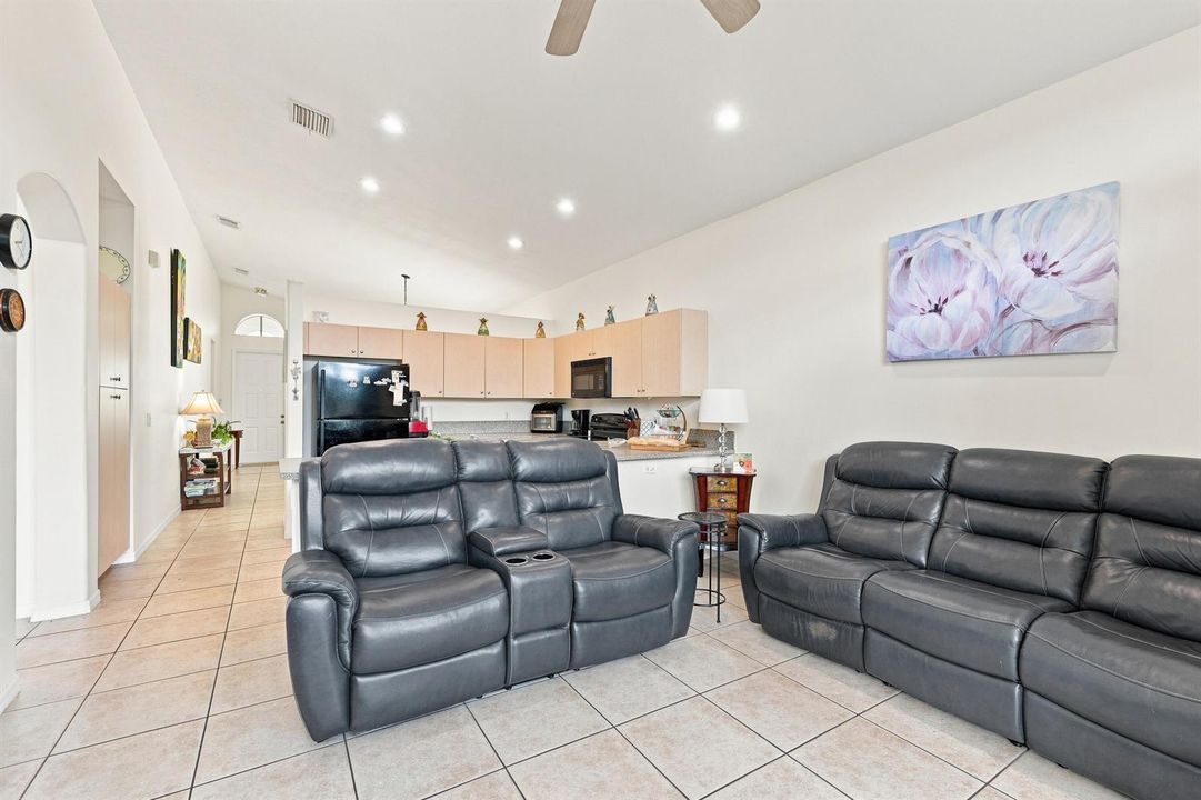 22_family room