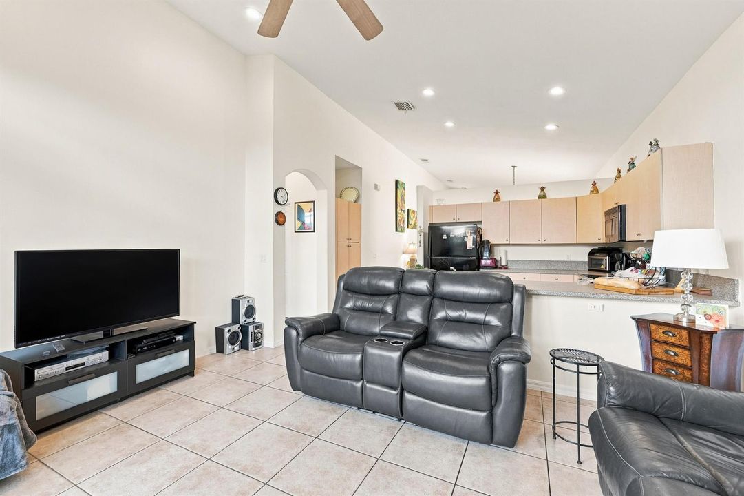 21_family room