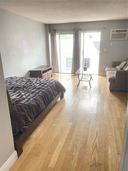For Sale: $314,900 (0 beds, 1 baths, 423 Square Feet)