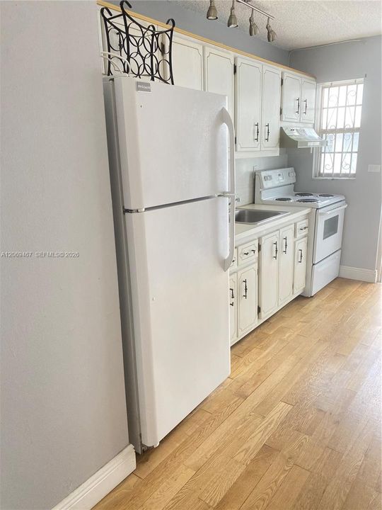 For Sale: $314,900 (0 beds, 1 baths, 423 Square Feet)