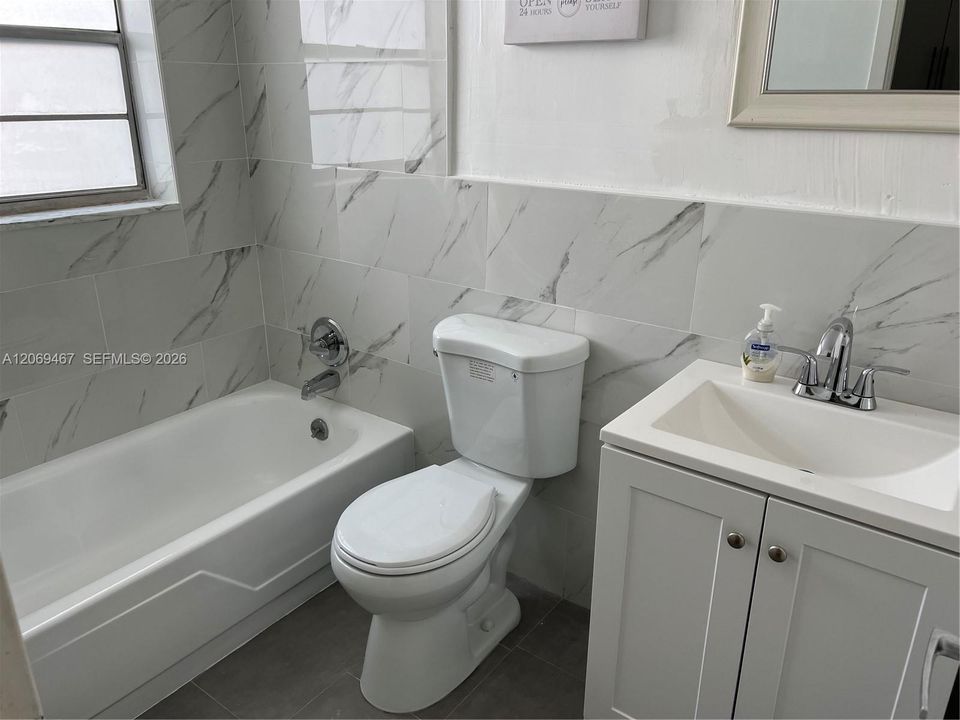 For Sale: $314,900 (0 beds, 1 baths, 423 Square Feet)