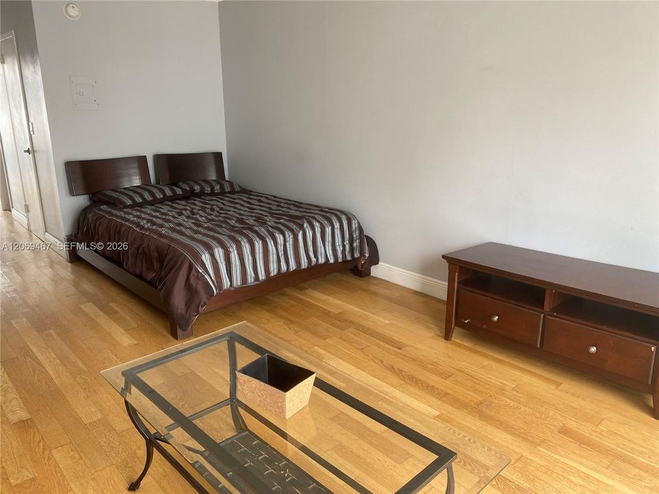 For Sale: $314,900 (0 beds, 1 baths, 423 Square Feet)