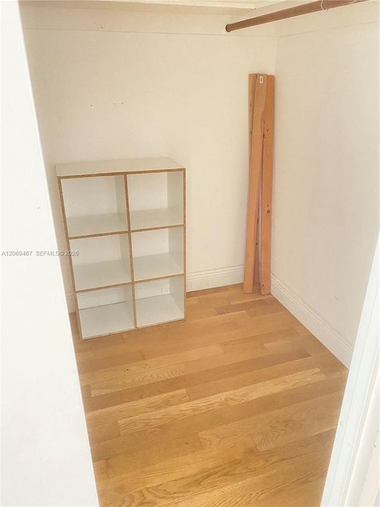 For Sale: $314,900 (0 beds, 1 baths, 423 Square Feet)