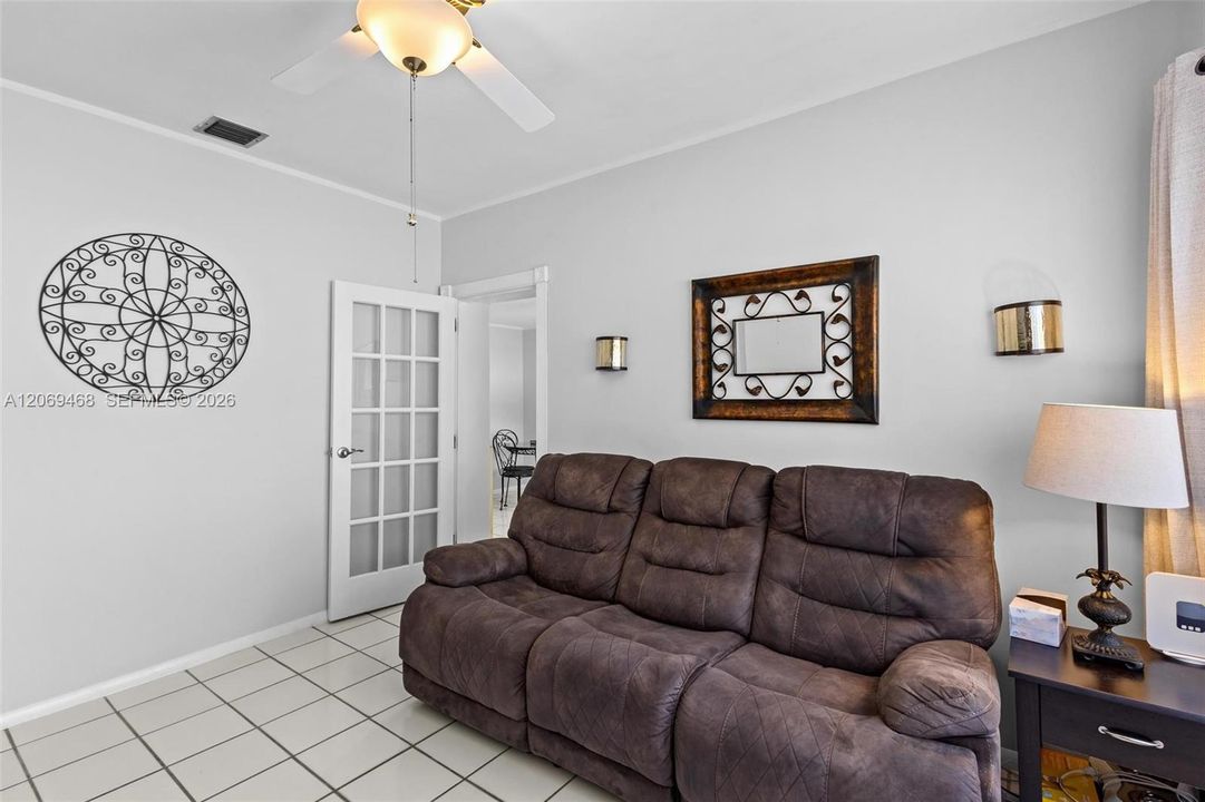 For Sale: $945,000 (3 beds, 2 baths, 1772 Square Feet)