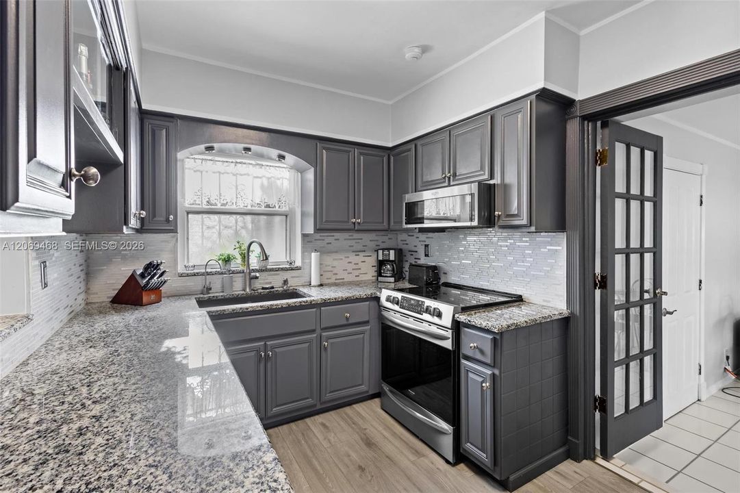 For Sale: $945,000 (3 beds, 2 baths, 1772 Square Feet)