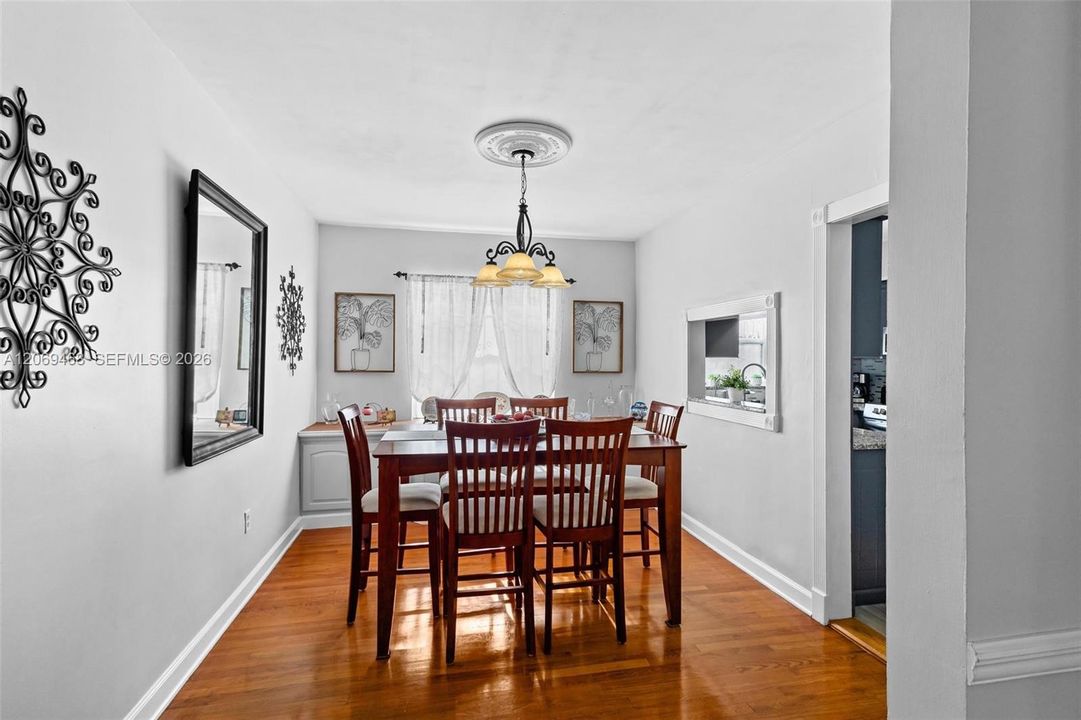 For Sale: $945,000 (3 beds, 2 baths, 1772 Square Feet)