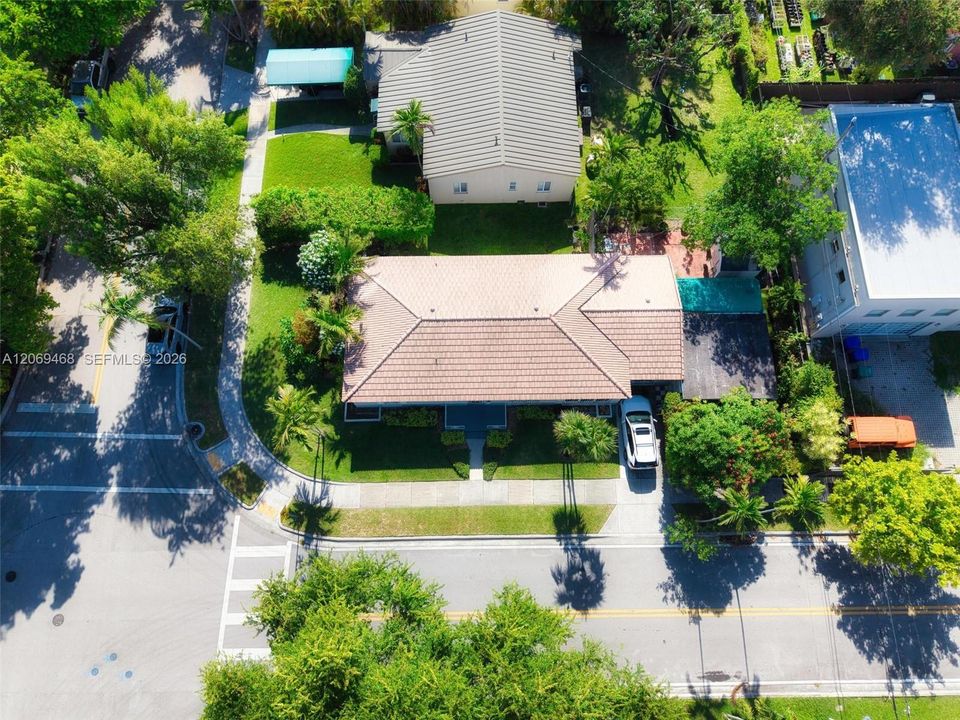 For Sale: $945,000 (3 beds, 2 baths, 1772 Square Feet)