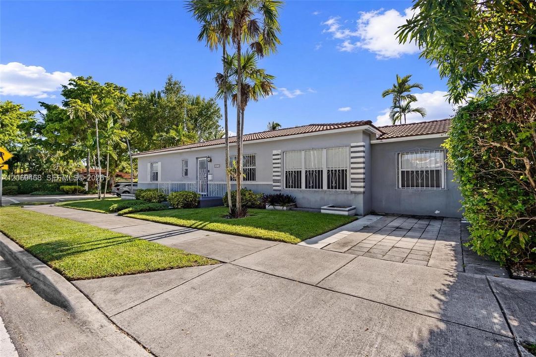 For Sale: $945,000 (3 beds, 2 baths, 1772 Square Feet)