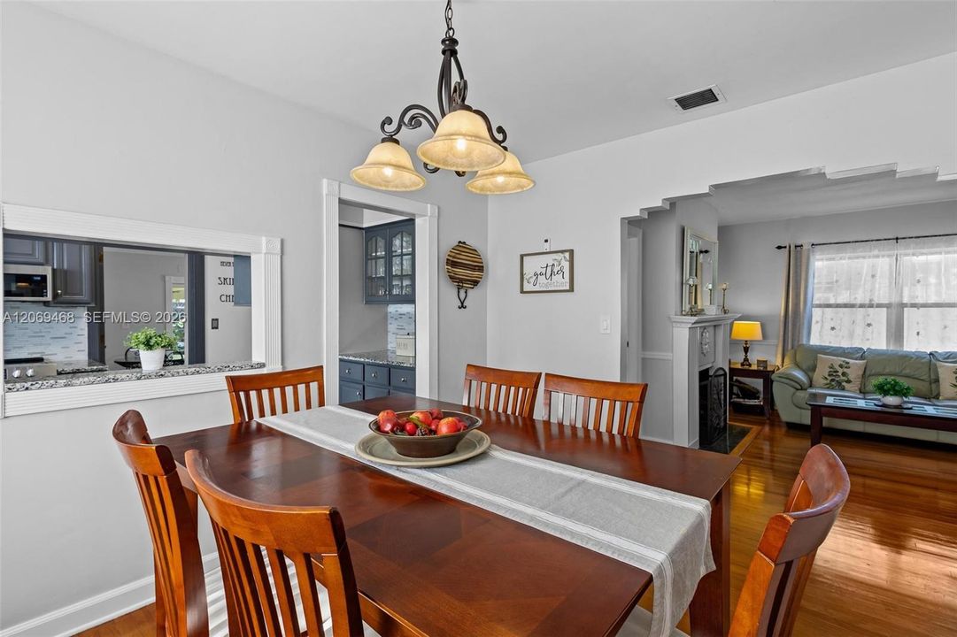 For Sale: $945,000 (3 beds, 2 baths, 1772 Square Feet)