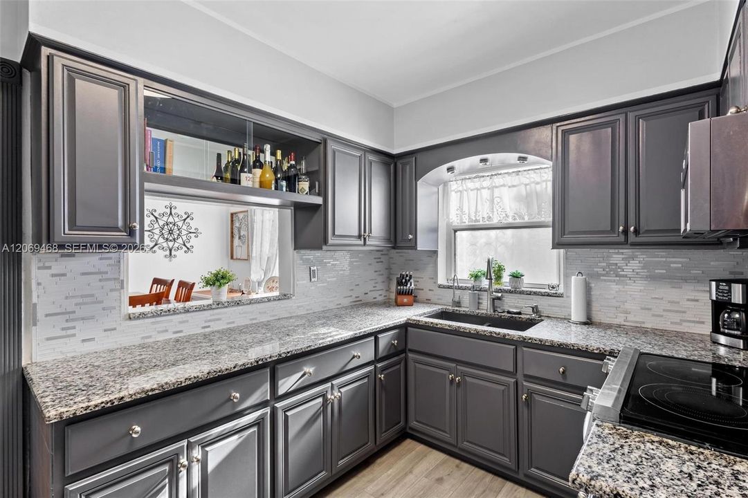 For Sale: $945,000 (3 beds, 2 baths, 1772 Square Feet)