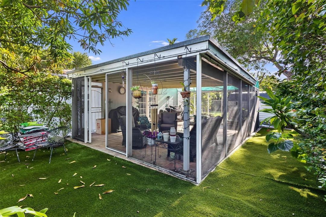 For Sale: $945,000 (3 beds, 2 baths, 1772 Square Feet)