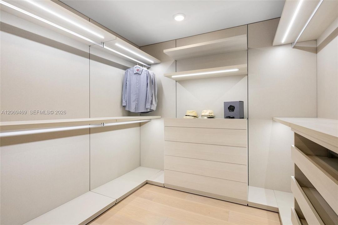 На продажу: $17,995,000 (6 спален, 6 ванн, 6509 Квадратных фут)