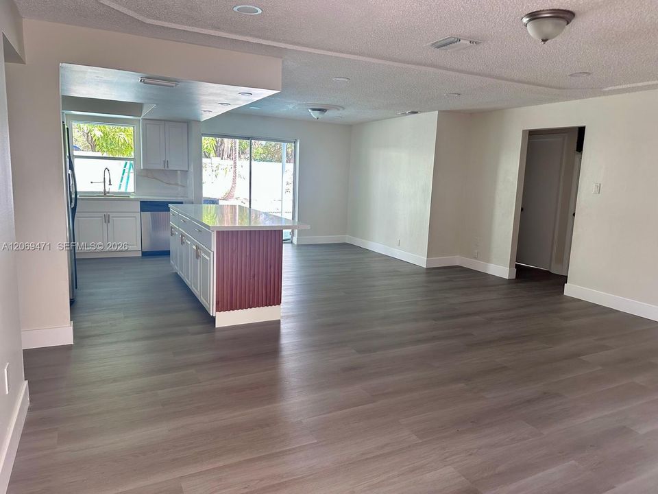 For Rent: $3,600 (3 beds, 2 baths, 1306 Square Feet)