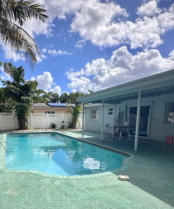 For Rent: $3,600 (3 beds, 2 baths, 1306 Square Feet)