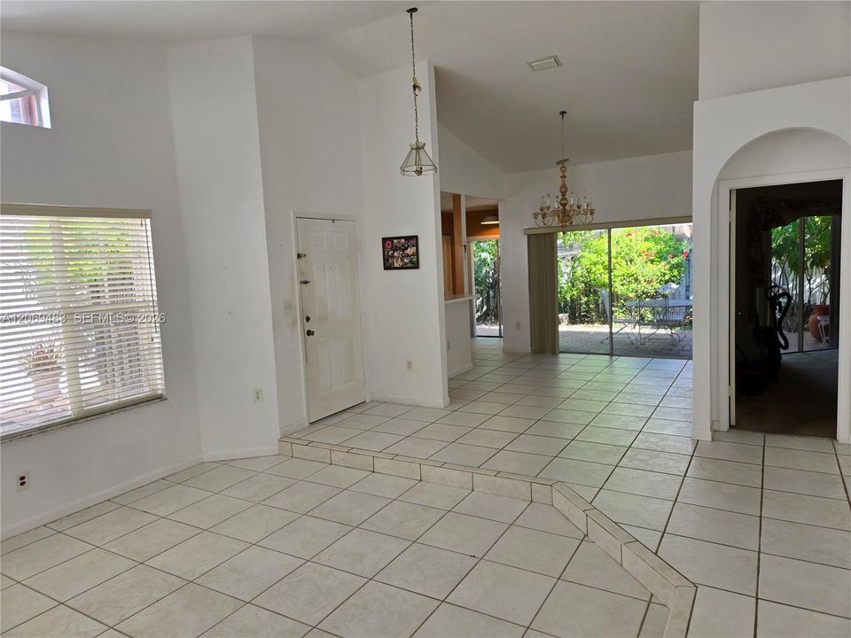 For Sale: $595,000 (3 beds, 2 baths, 1392 Square Feet)