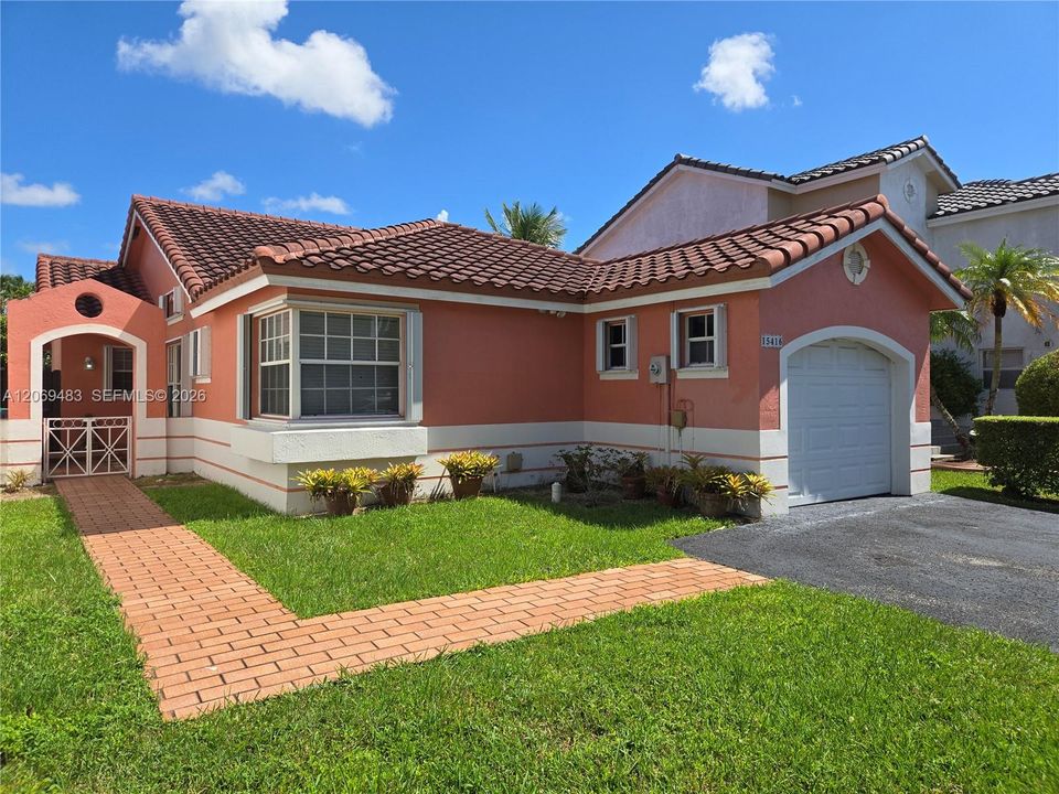 For Sale: $595,000 (3 beds, 2 baths, 1392 Square Feet)