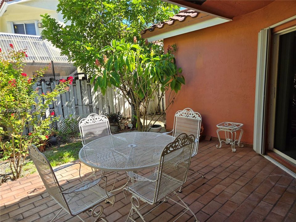 For Sale: $595,000 (3 beds, 2 baths, 1392 Square Feet)