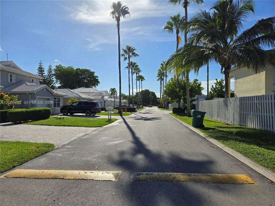 For Sale: $595,000 (3 beds, 2 baths, 1392 Square Feet)