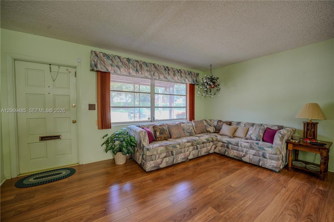For Sale: $449,000 (3 beds, 2 baths, 1483 Square Feet)