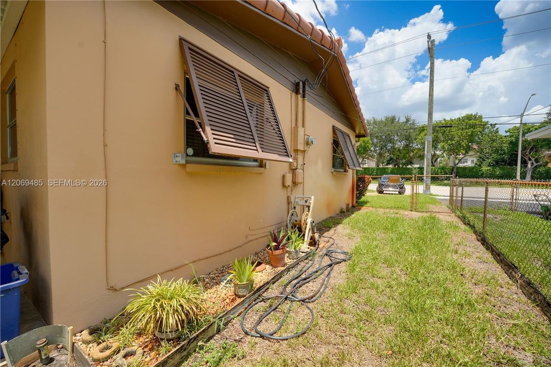 For Sale: $449,000 (3 beds, 2 baths, 1483 Square Feet)