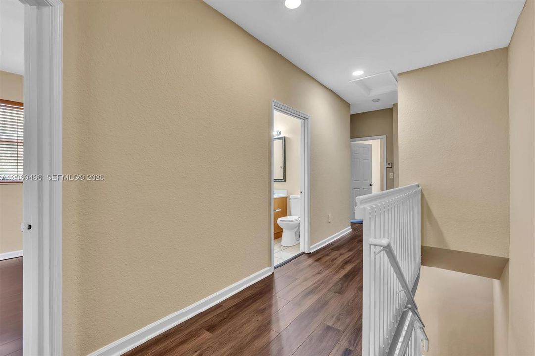 For Sale: $399,900 (2 beds, 2 baths, 1487 Square Feet)