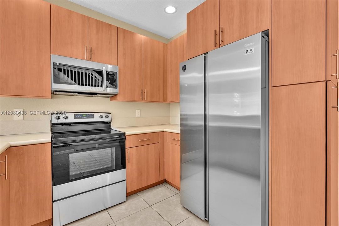 For Sale: $399,900 (2 beds, 2 baths, 1487 Square Feet)