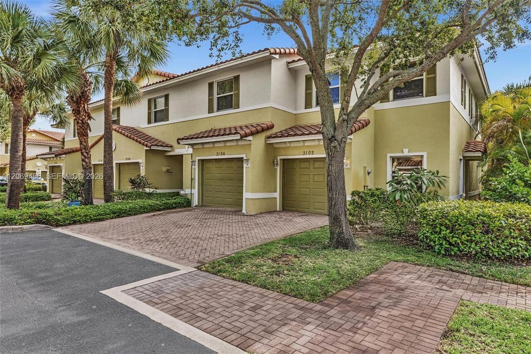 For Sale: $399,900 (2 beds, 2 baths, 1487 Square Feet)