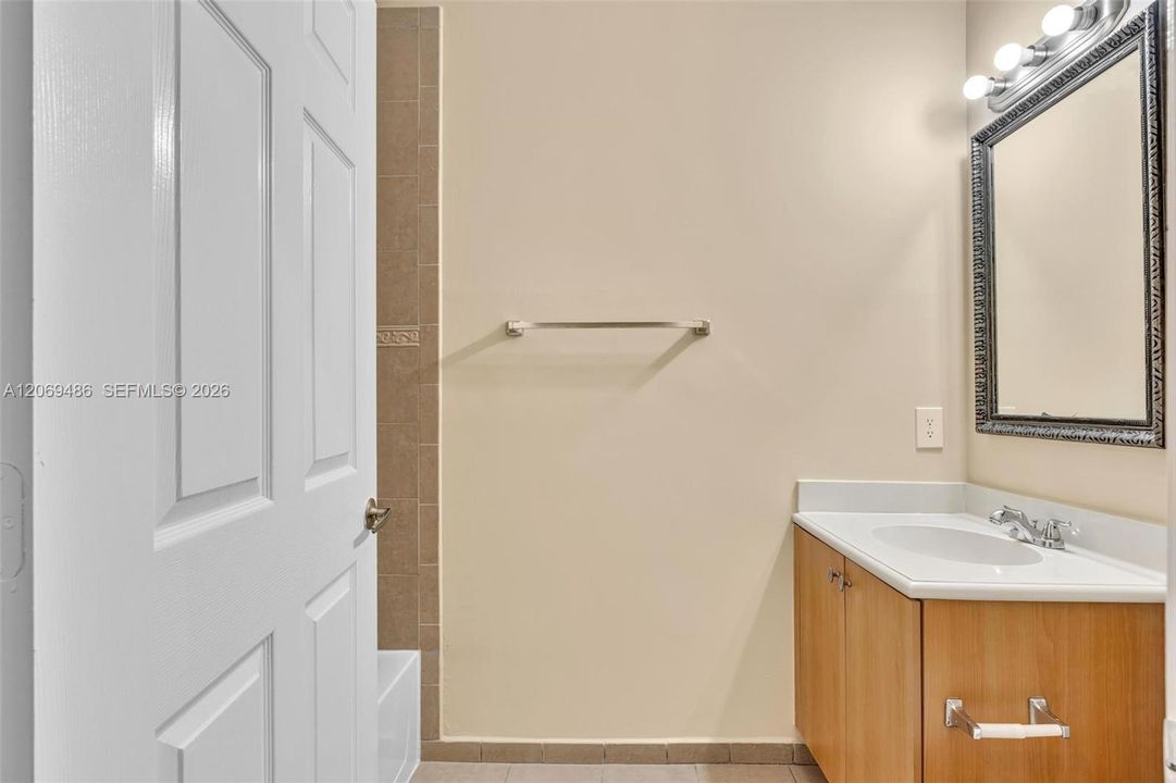 For Sale: $399,900 (2 beds, 2 baths, 1487 Square Feet)