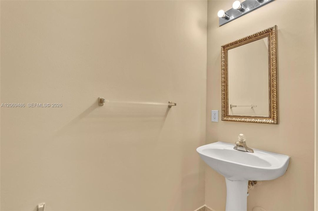 For Sale: $399,900 (2 beds, 2 baths, 1487 Square Feet)