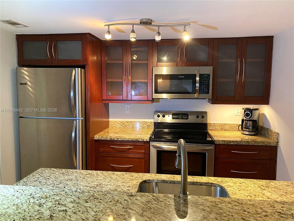 For Rent: $2,750 (2 beds, 2 baths, 1000 Square Feet)