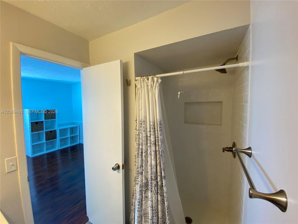 For Rent: $2,750 (2 beds, 2 baths, 1000 Square Feet)