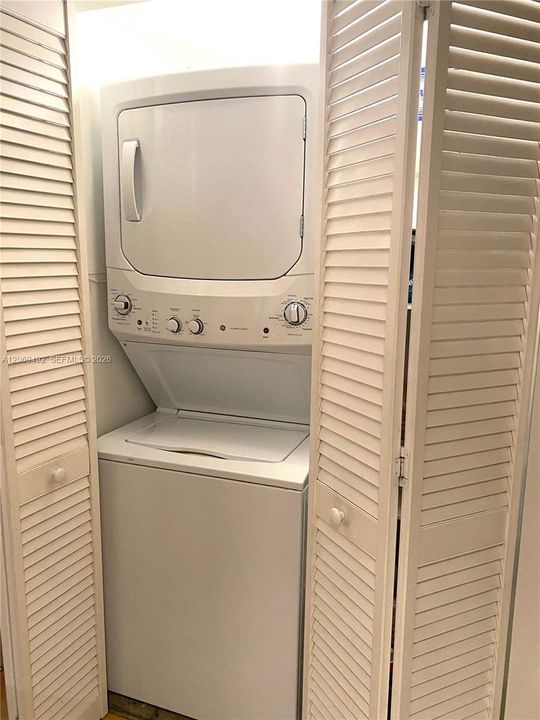 For Rent: $2,750 (2 beds, 2 baths, 1000 Square Feet)