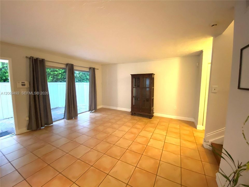 For Rent: $2,750 (2 beds, 2 baths, 1000 Square Feet)