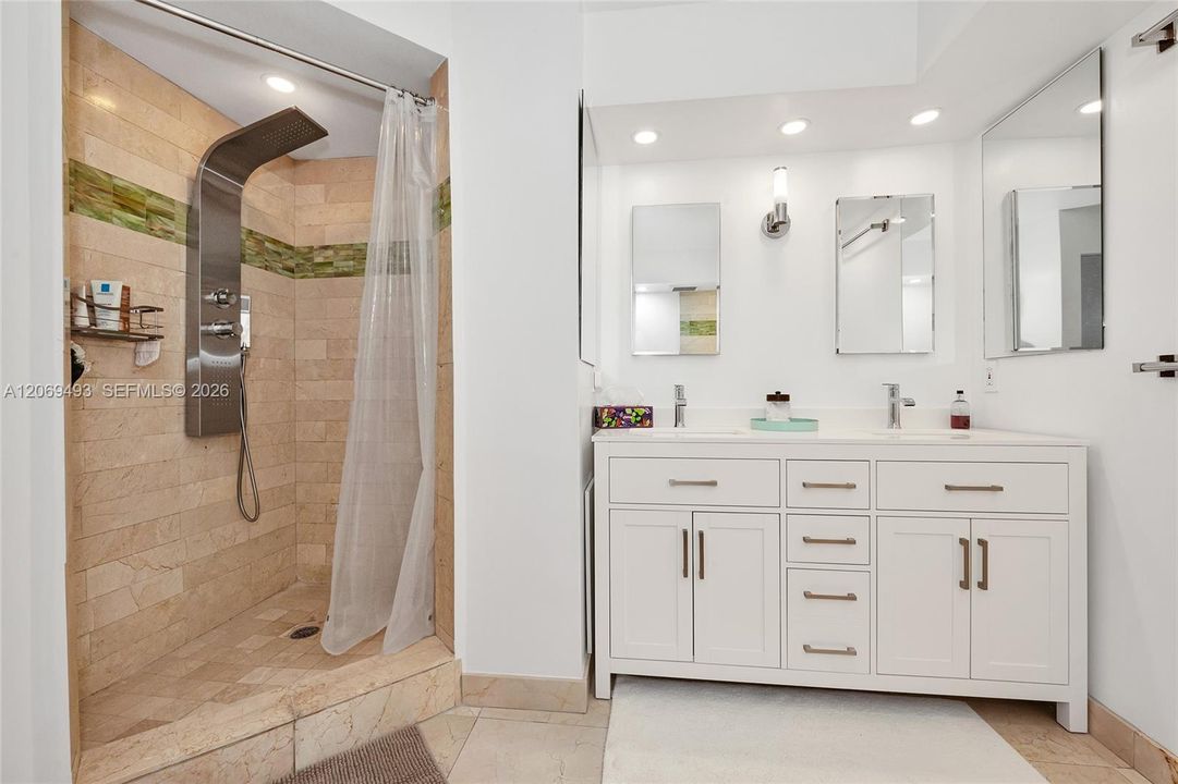 For Sale: $875,000 (2 beds, 2 baths, 1238 Square Feet)