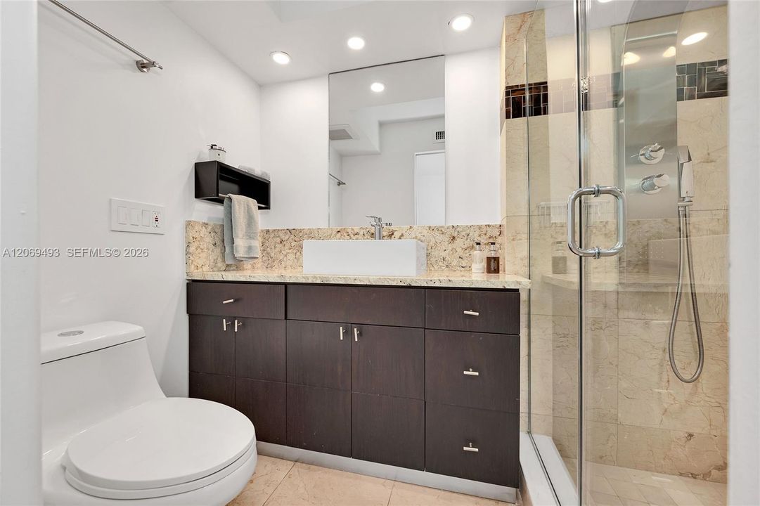 For Sale: $875,000 (2 beds, 2 baths, 1238 Square Feet)