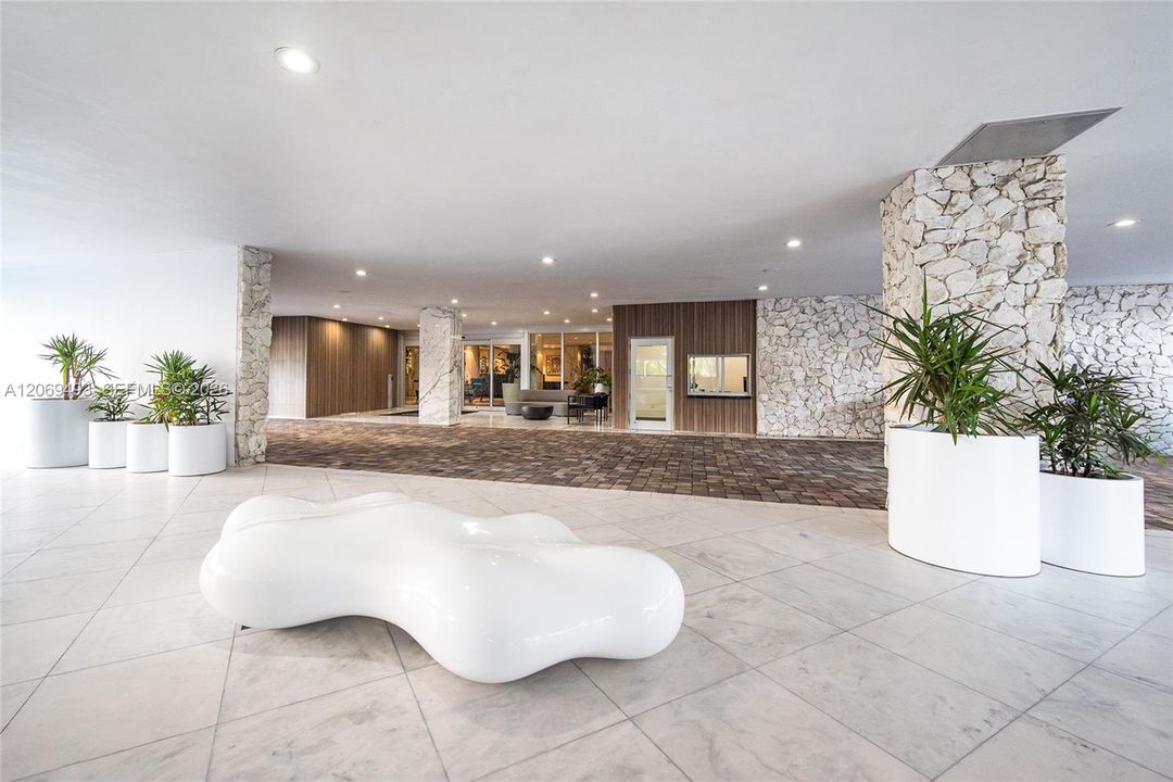 For Sale: $875,000 (2 beds, 2 baths, 1238 Square Feet)