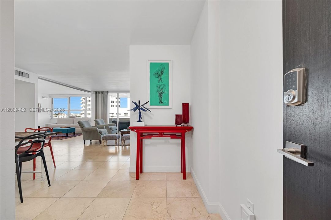 For Sale: $875,000 (2 beds, 2 baths, 1238 Square Feet)
