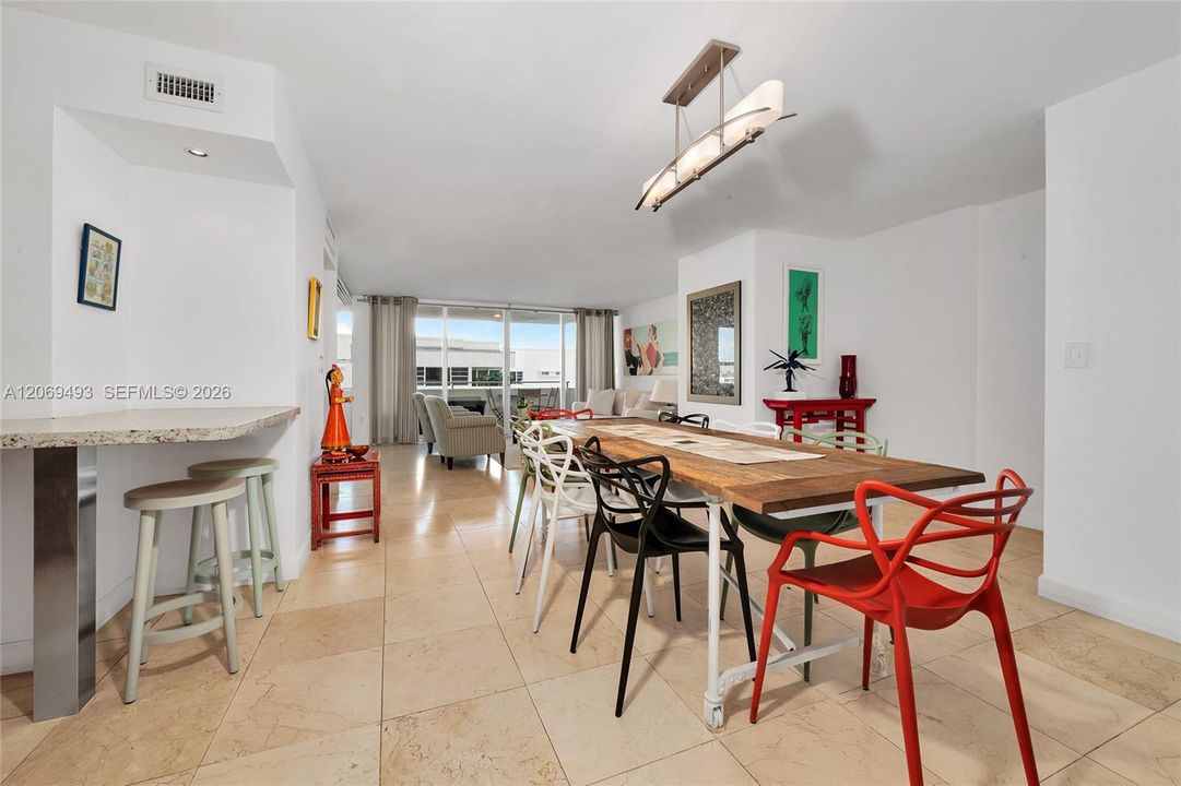 For Sale: $875,000 (2 beds, 2 baths, 1238 Square Feet)