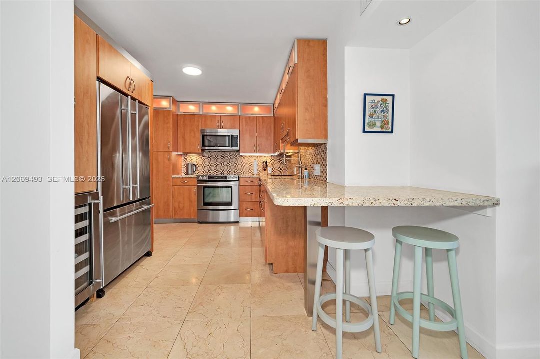 For Sale: $875,000 (2 beds, 2 baths, 1238 Square Feet)