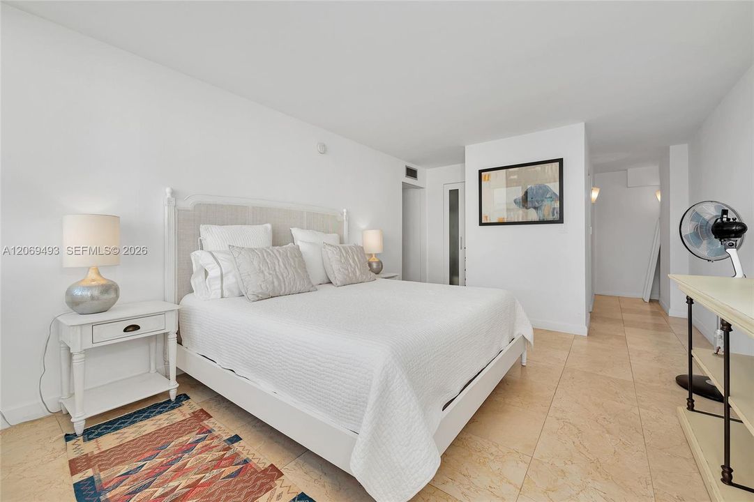 For Sale: $875,000 (2 beds, 2 baths, 1238 Square Feet)
